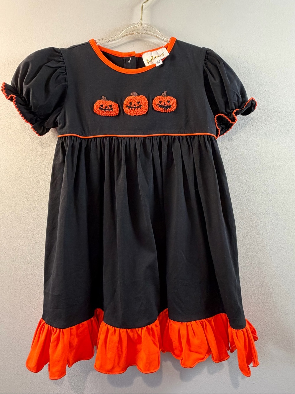 : Babeeni French Knot Pumpkin Jack o lantern
Halloween Dress Size 3T NWT